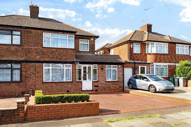 118 Beverley Drive, Edgware photo 2