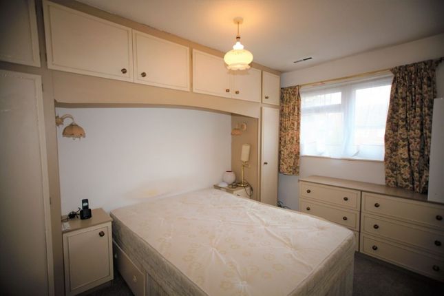 1 Rowlands Close, London photo 3