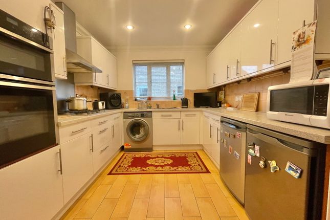85, Dagless Way, March photo 4