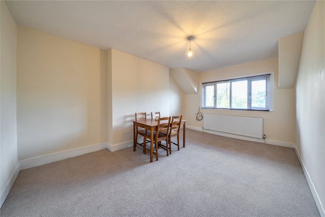 Flat 4, 19, Leathwaite Road, London photo 3