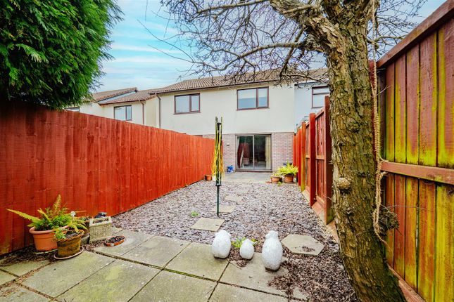 18, Woodham Park, Barry photo 4