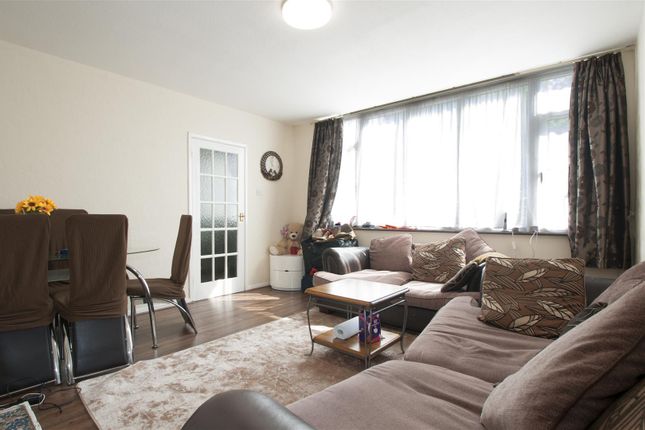 153, Humber Way, Berkshire photo 3