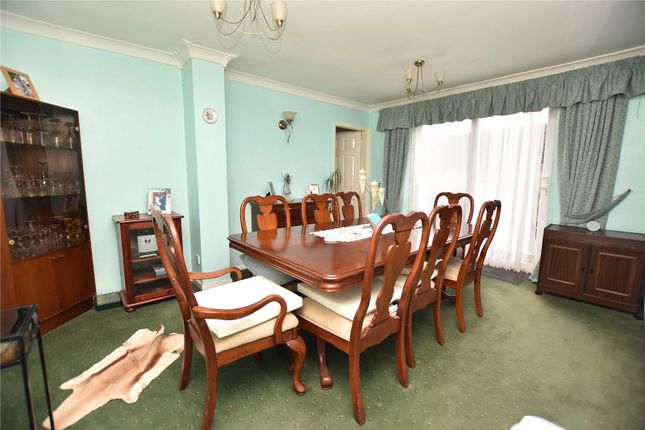 25, Farnham Croft, West Yorkshire photo 3