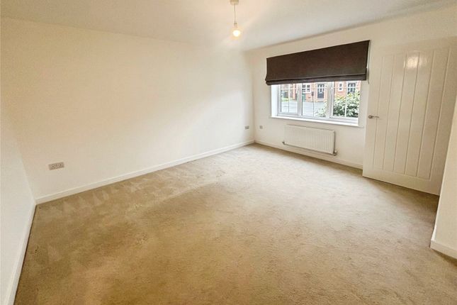 8, Holden Drive, Swadlincote photo 3