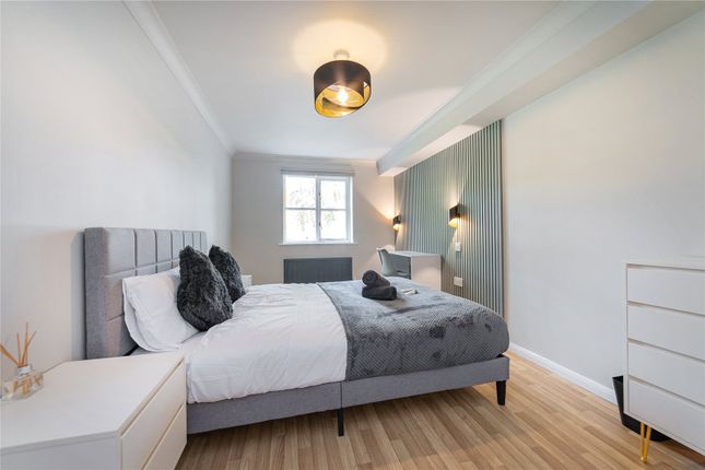 Room 6, 24, Aspen Grove, Hampshire photo 5