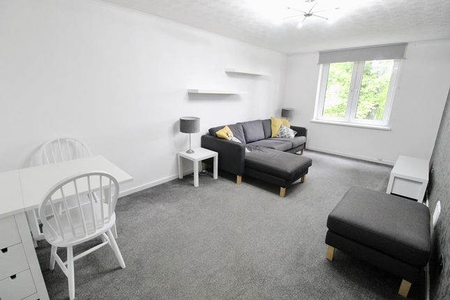 Thumbnail Flat to rent in Thorngrove Avenue, Mid Floor Flat