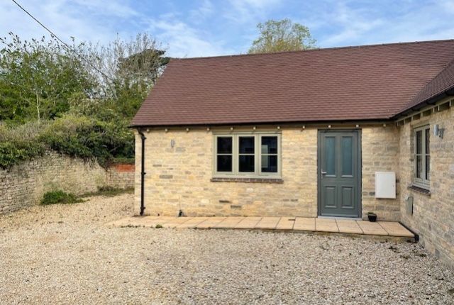Thumbnail Cottage to rent in High Street, Standlake, Witney