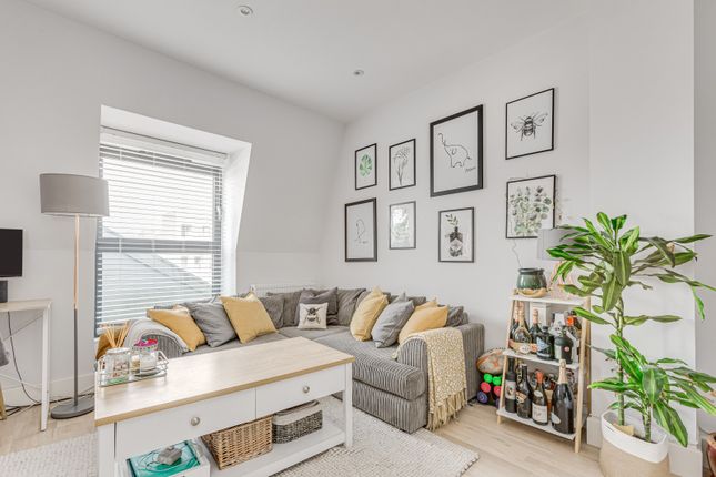 Flat for sale in Simrose Court, Wandsworth Park