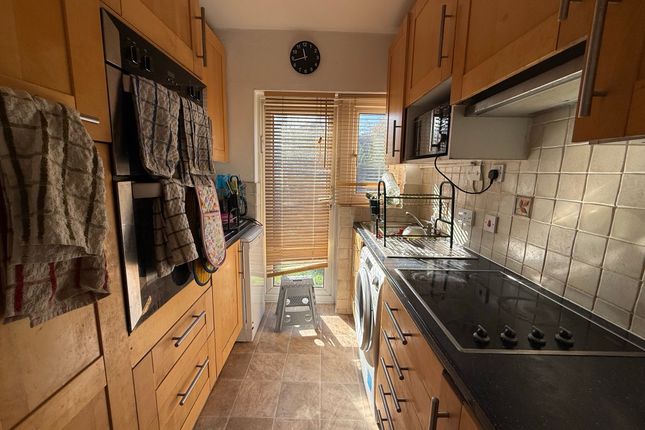 Grange Close, Edgware photo 4