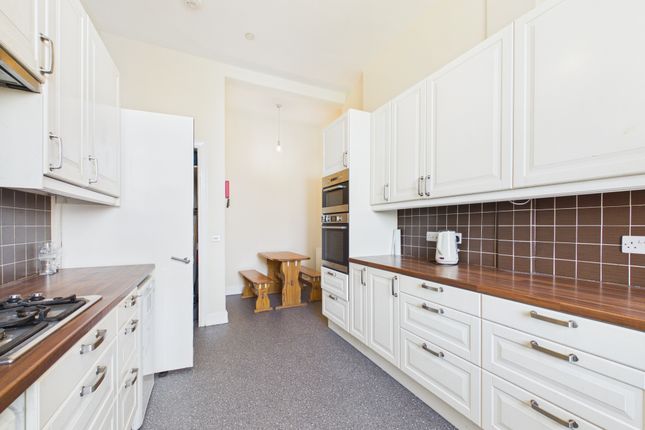 43 3F2, Polwarth Gardens, Edinburgh photo 4