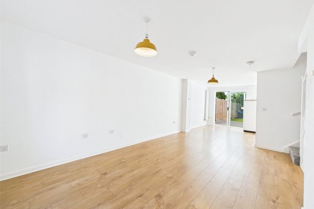 28, Appleyard Close, Cheltenham photo 2