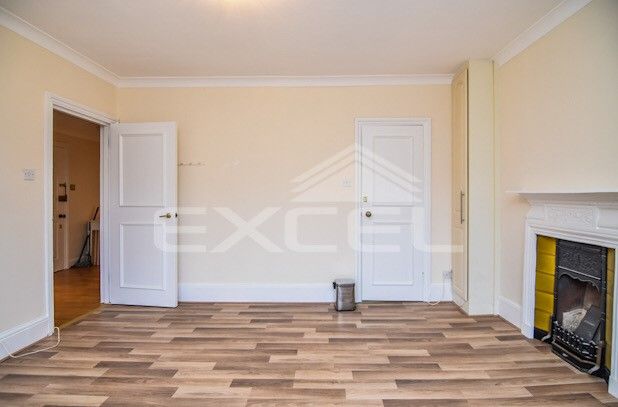 Flat 4, 20, Frognal Lane, Hampstead photo 4