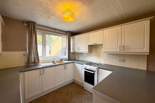 25, Snowden Vale, West Yorkshire photo 3