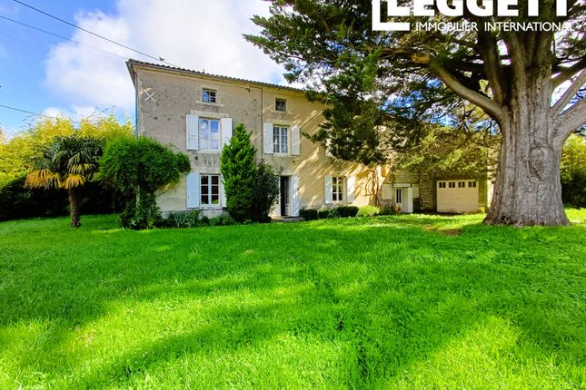 Villa for sale in Fouqueure, Charente, Nouvelle-Aquitaine