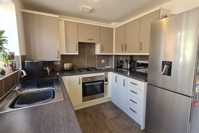 23, Plowes Way, West Yorkshire photo 2