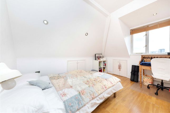 Maisonette to rent in Compayne Gardens, South Hampstead