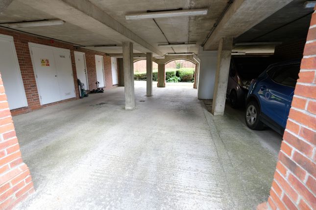 Flat for sale in Portside Close, Southampton