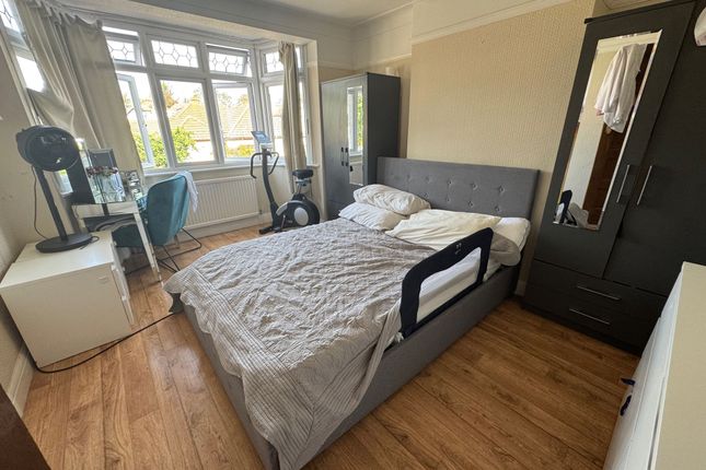 15 Norfolk Road, Upminster photo 5