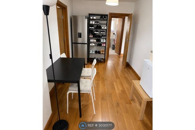 Flat, A Elgar Avenue, Surbiton photo 4