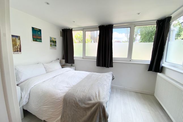 Ground Floor Flat 30, Hemstal Road, London photo 5