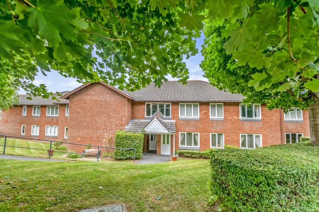 2 bed flat for sale in Shelly Crescent, Shirley, Solihull B90