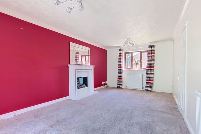 16, West End Drive, Cleckheaton photo 3