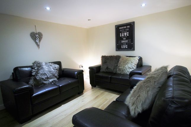 Room to rent in New Hill, Conisbrough
