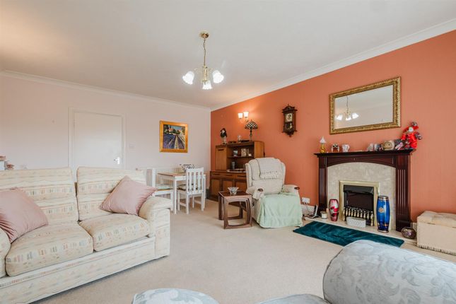 Manor Court, Manor Park South, Knutsford photo 3