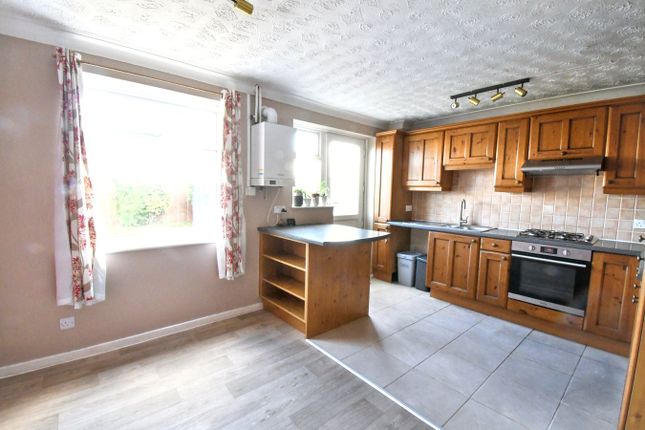 77, Eastdale Close, Bedford photo 4