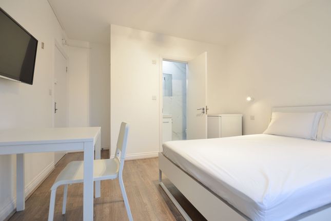Room 5,  41 Woodland Way, Mill Hill photo 3