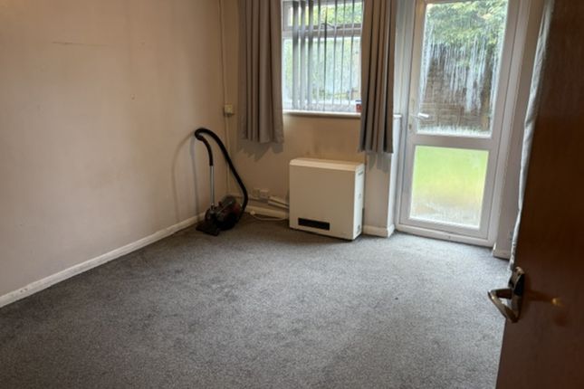 Flat 1, Concorde House  Green Lane, Addlestone photo 5