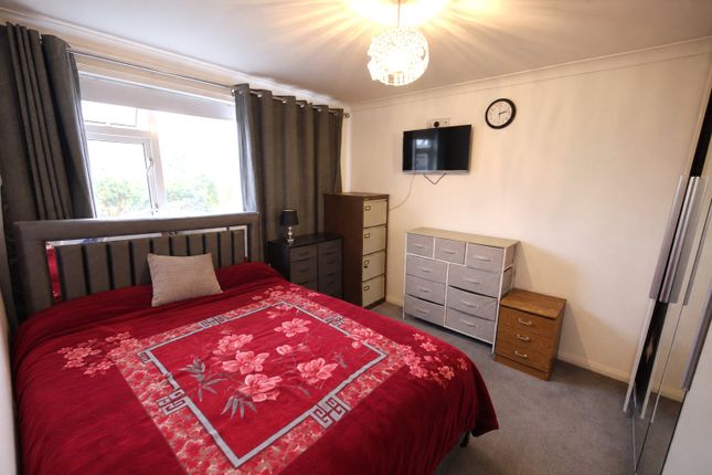 3, Rushdene Court, Brentwood photo 4