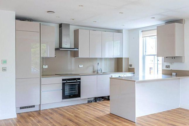 Flat 17,, Waterhouse Place, Bushey photo 4