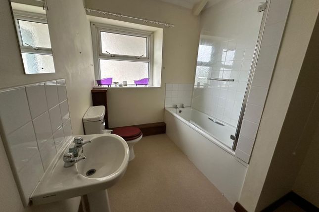 58d, Panteg, Llanelli photo 3