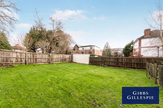 Flat 1, Stamford Court, Pinner photo 4