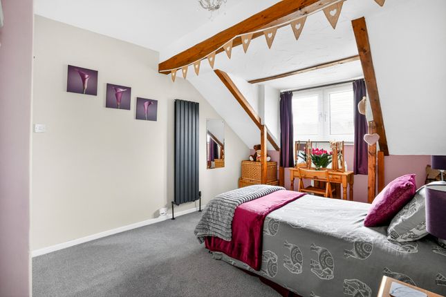 6, Hilltop Crescent, Drayton, Portsmouth photo 2