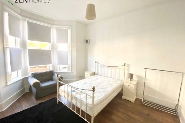 Flat to rent in Fermoy Road, London