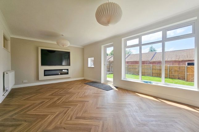 216 Tulyar Walk, Newmarket photo 2