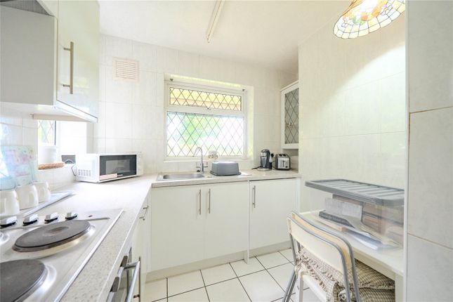 30, Leafield Close, Leeds photo 2