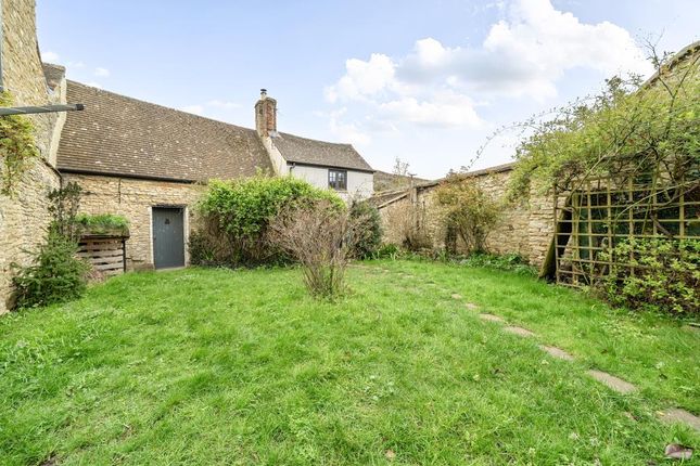 BLACK FIRE COTTAGE, Black Fire Cottage, Kidlington photo 4
