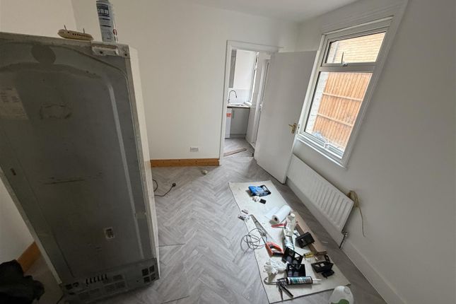 87B, Maswell Park Crescent, Hounslow photo 3