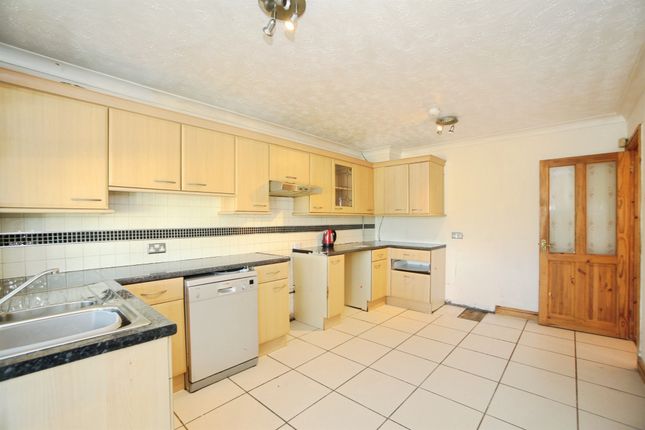 3, Ty Newydd, CAERPHILLY photo 4
