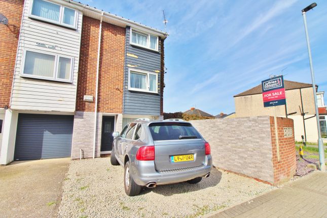 Town house for sale in Battenburg Avenue, Portsmouth