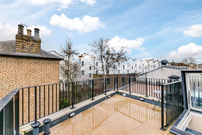 Mews house to rent in Pottery Lane, Holland Park