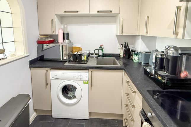121, Chamberlayne Avenue, Wembley photo 3