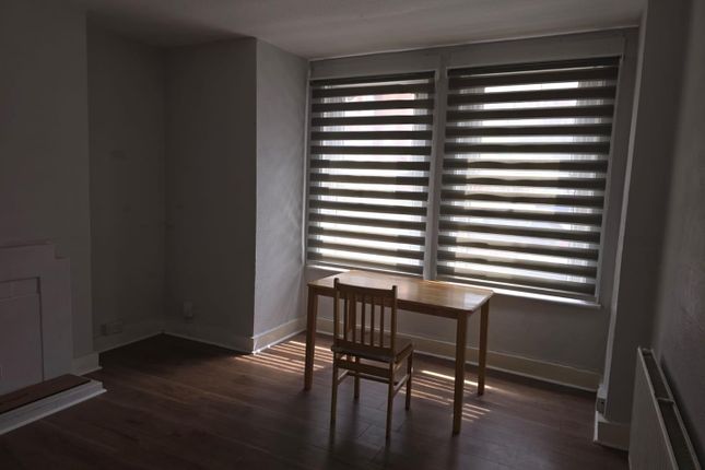 17, Wimborne Road, London photo 3