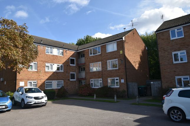 Flat for sale in The Farmlands, Northolt