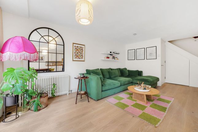 Flat for sale in Great Western Road, London