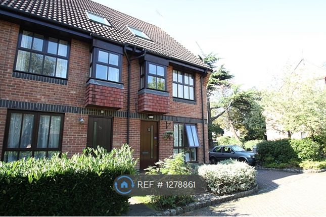 Thumbnail Maisonette to rent in Badgers Close, Woking