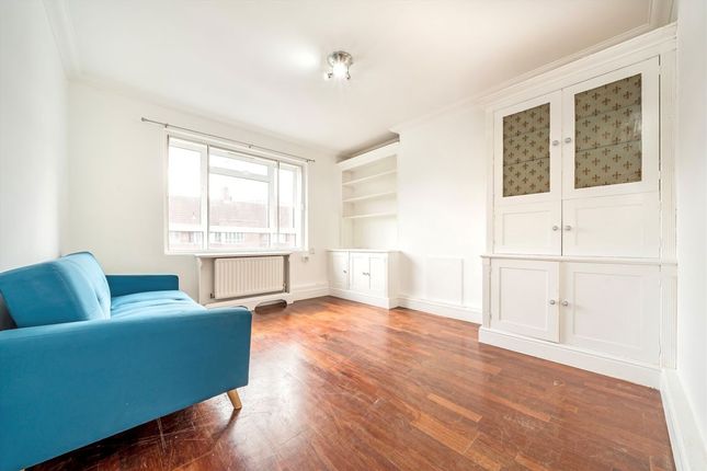 Flat 15, Lawson House, White City Estate, London photo 2